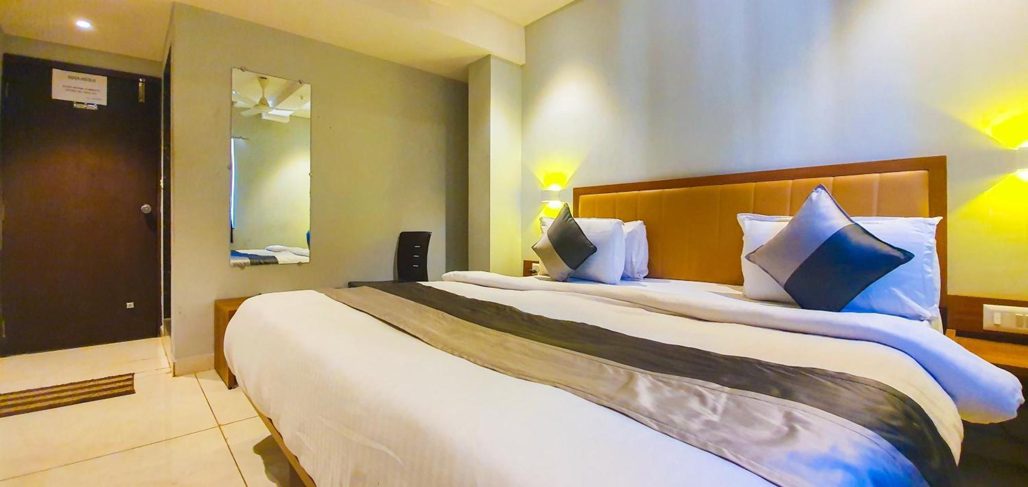Hotel Nova Star Раджкот Екстер'єр фото