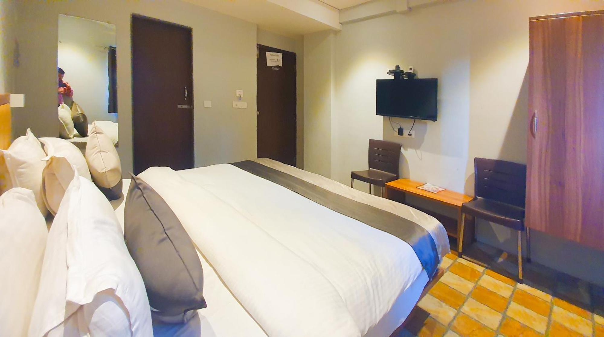 Hotel Nova Star Раджкот Екстер'єр фото