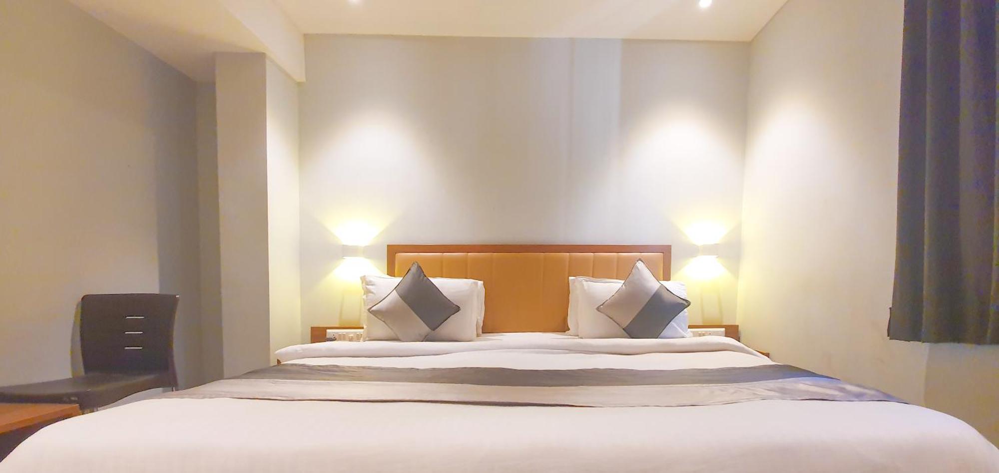 Hotel Nova Star Раджкот Екстер'єр фото