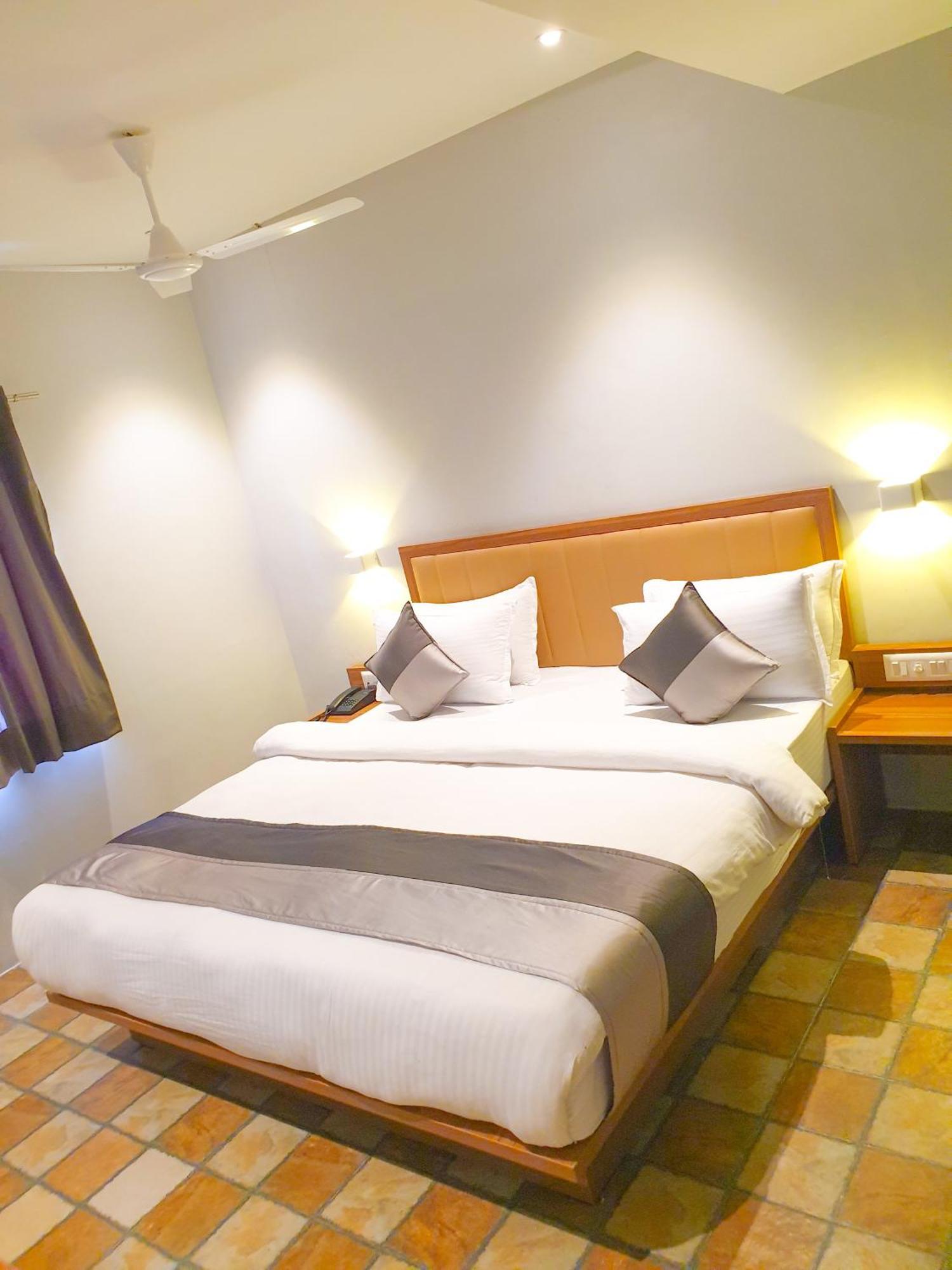 Hotel Nova Star Раджкот Екстер'єр фото