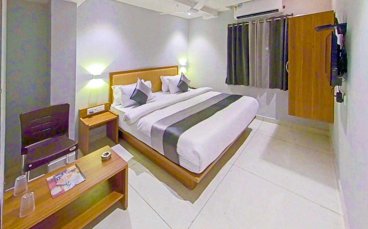 Hotel Nova Star Раджкот Екстер'єр фото