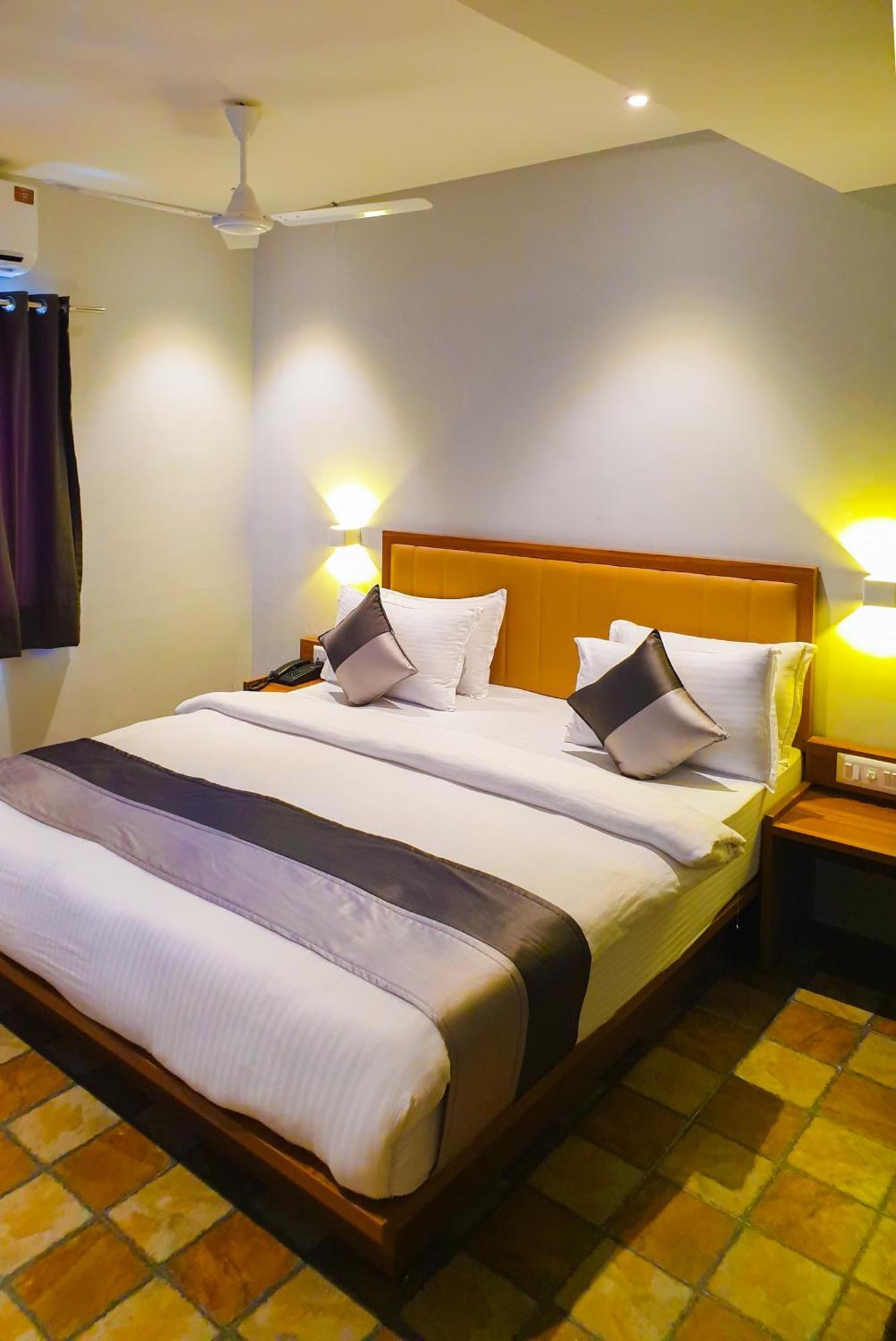 Hotel Nova Star Раджкот Екстер'єр фото