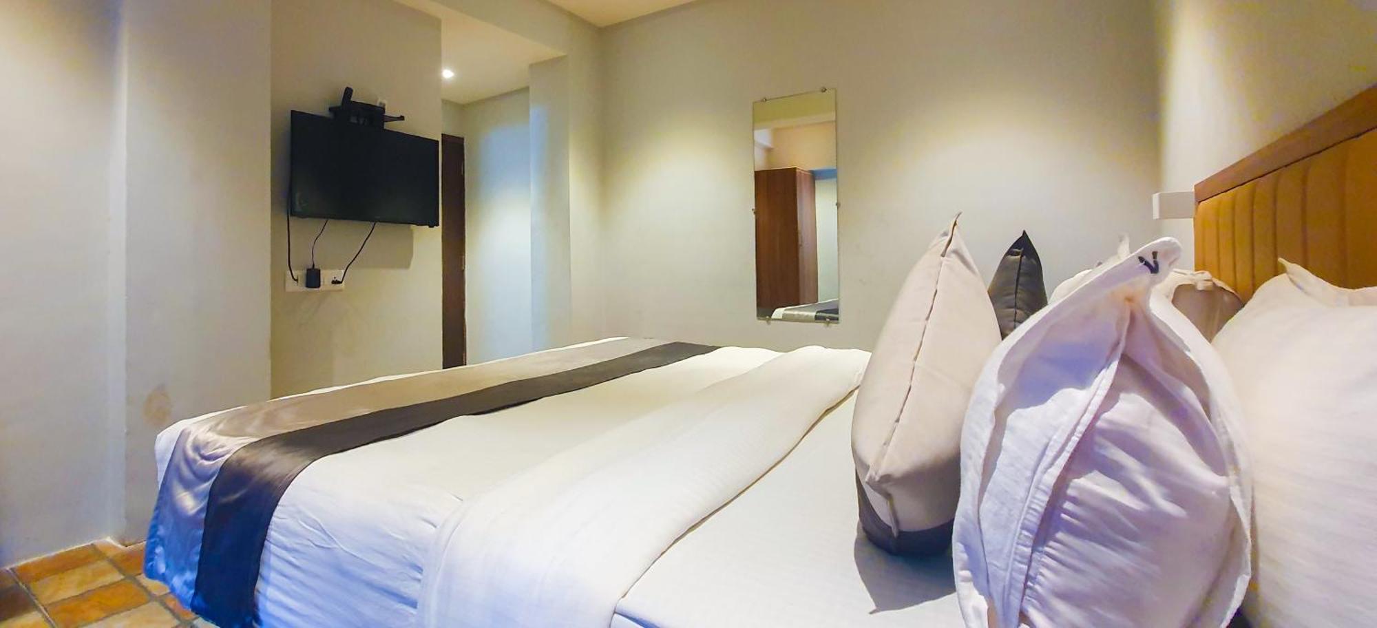 Hotel Nova Star Раджкот Екстер'єр фото