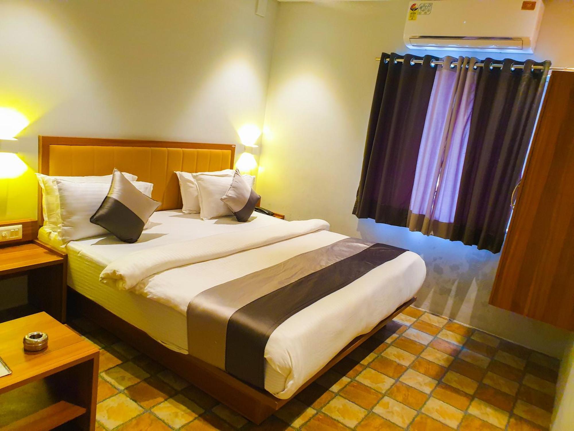 Hotel Nova Star Раджкот Екстер'єр фото