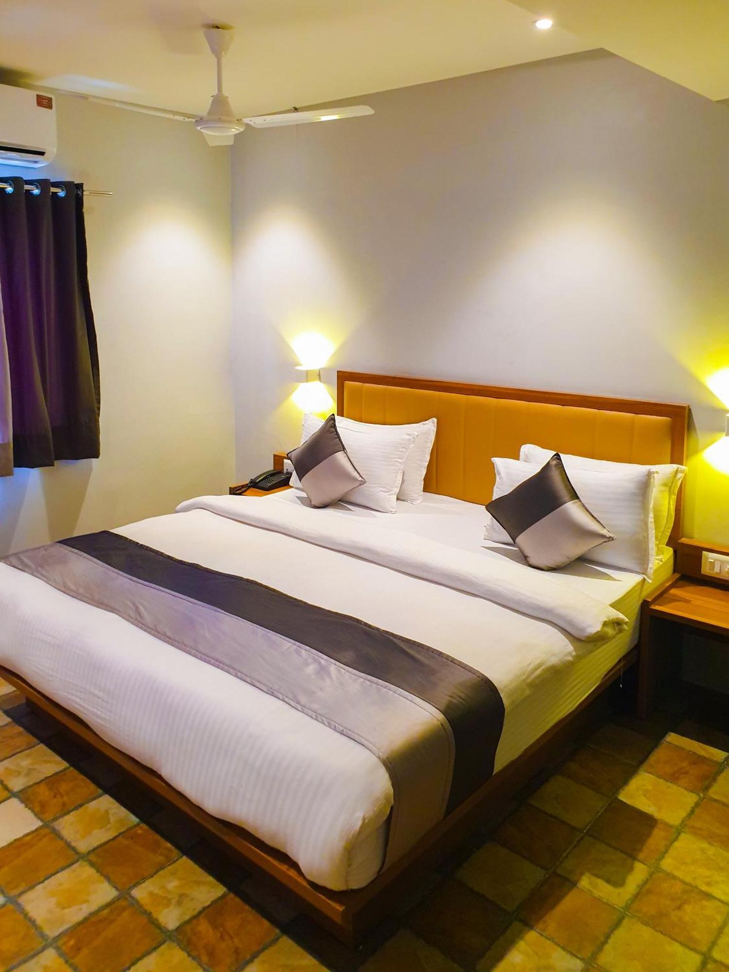 Hotel Nova Star Раджкот Екстер'єр фото